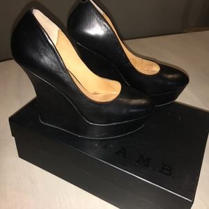 LAMB Black Novice Wedges